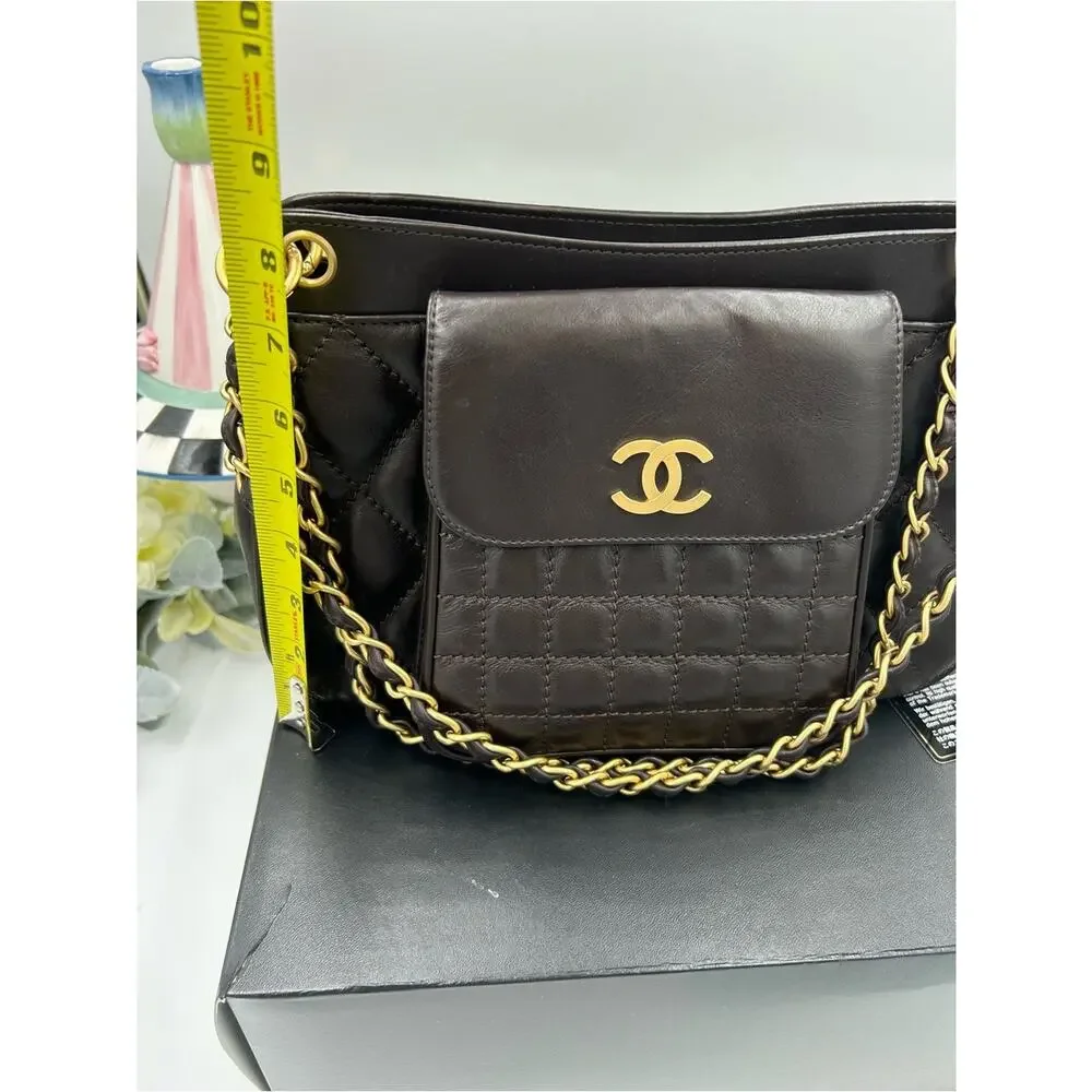 Women Chanel cargo pocket quilted shoulder bag made in France